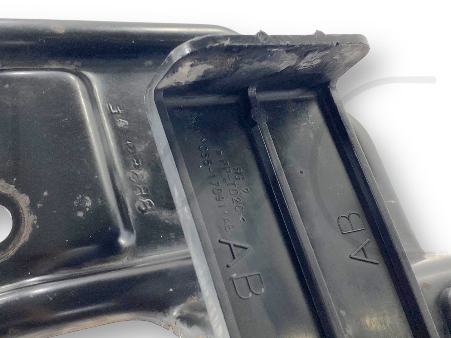 99-03 Ford F250 F350 Upper Radiator Mount Bracket Pair OE Brackets *Blem*