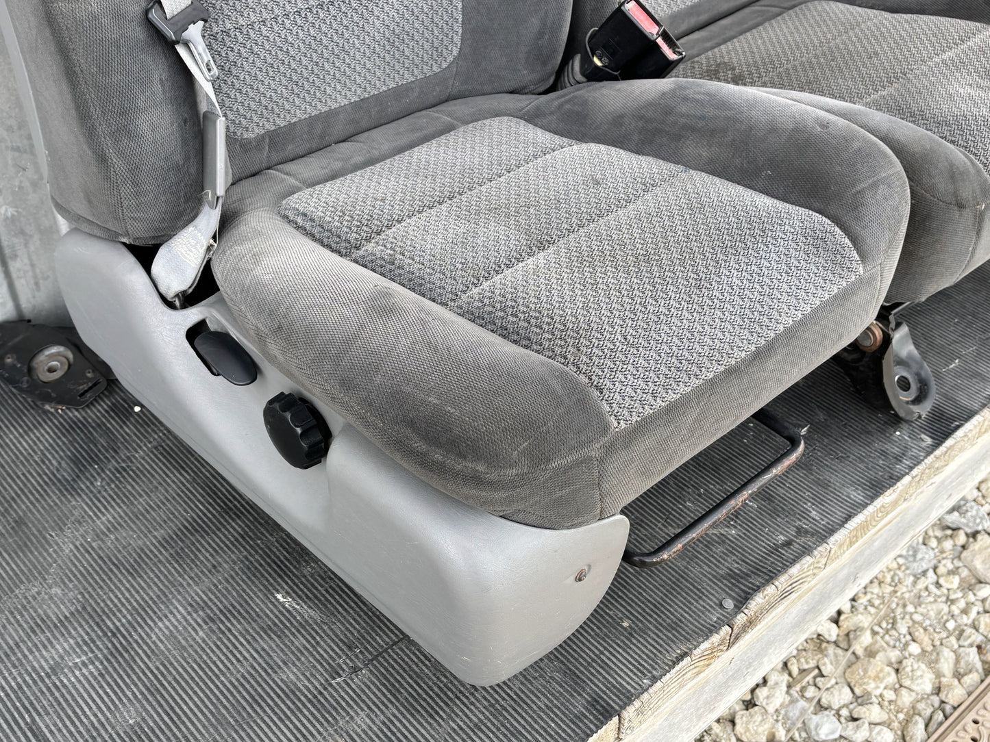 01-07 Ford F250 F350 Extended Cab Front Seat Set LH & RH Gray Cloth