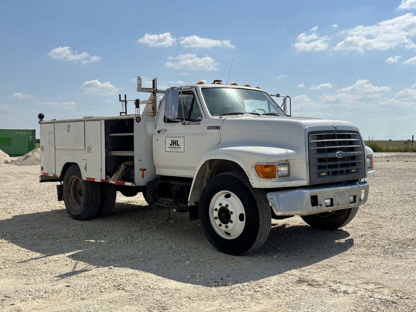 95-98 Ford F650 F750 Tilt Hood White *Blem*