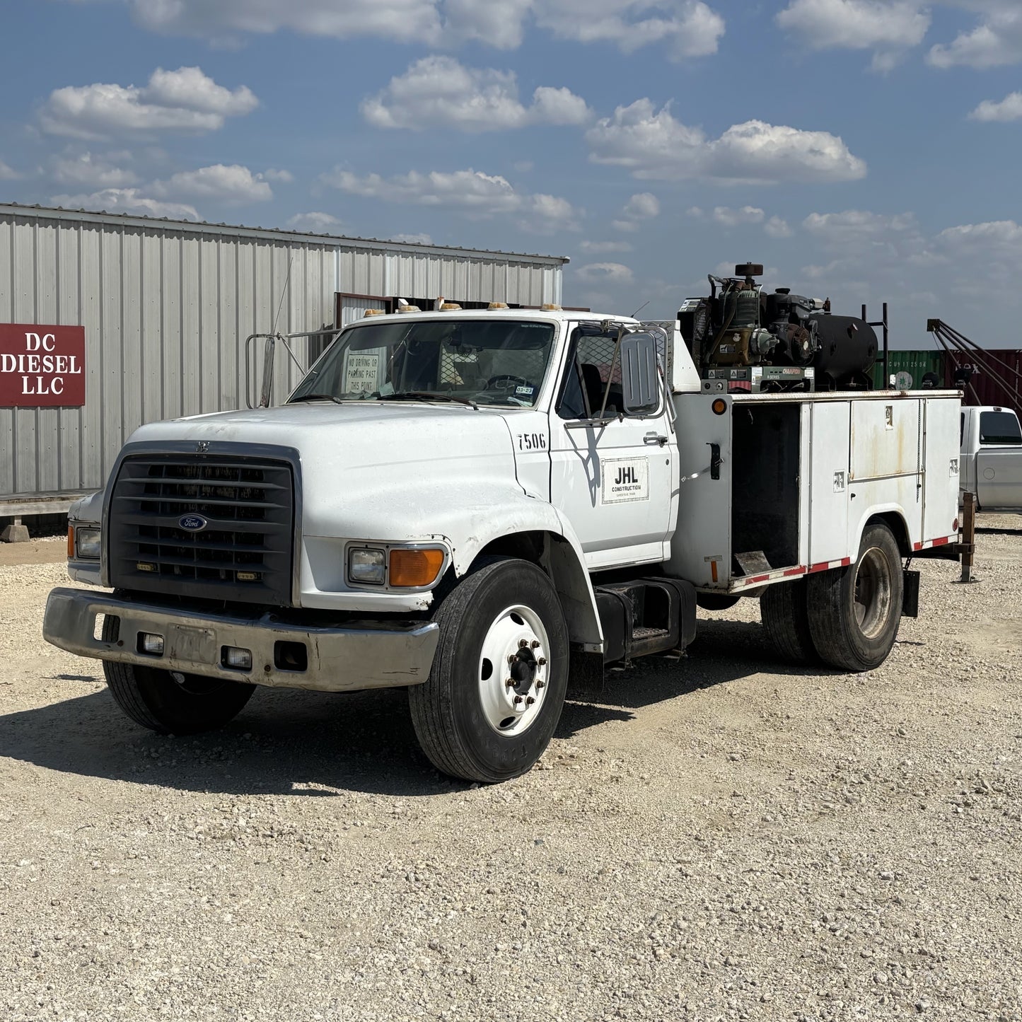 95-98 Ford F650 F750 Tilt Hood White *Blem*