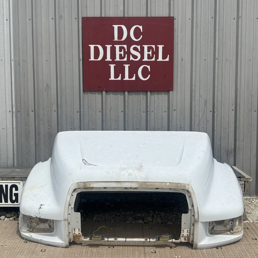 95-98 Ford F650 F750 Tilt Hood White *Blem*