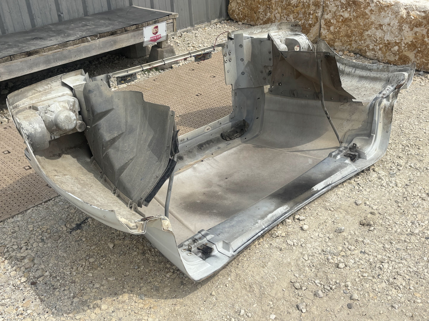 95-98 Ford F650 F750 Tilt Hood White *Blem*