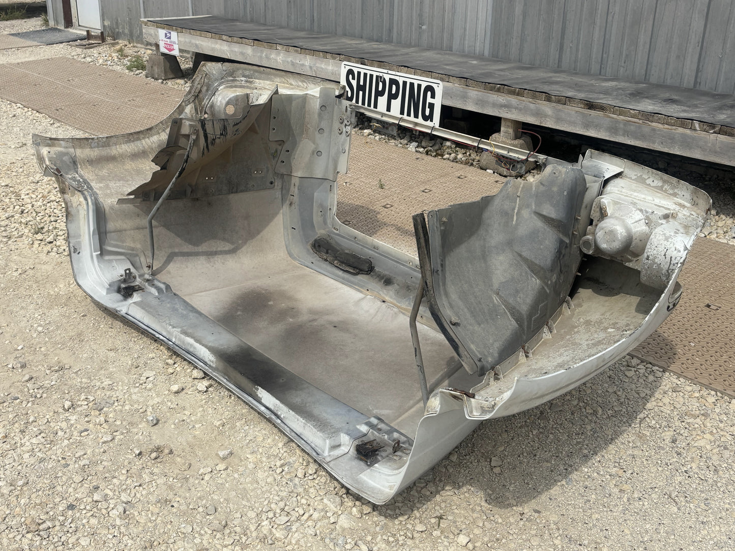 95-98 Ford F650 F750 Tilt Hood White *Blem*