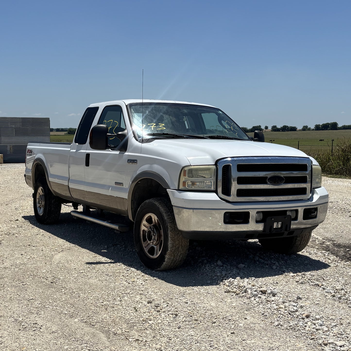 05-07 Ford F250 F350 Front Bumper Chrome W/ White Cap W/ Fog Lights