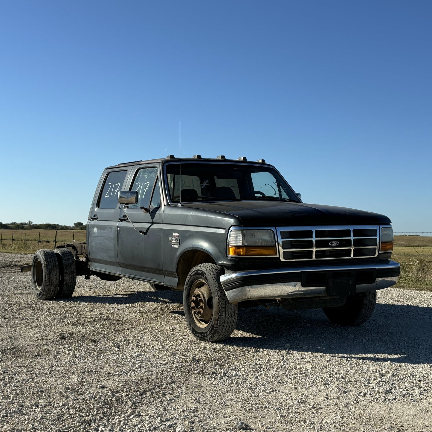 95-97 Ford F250 F350 RH Right Passenger Front Door Black Electric