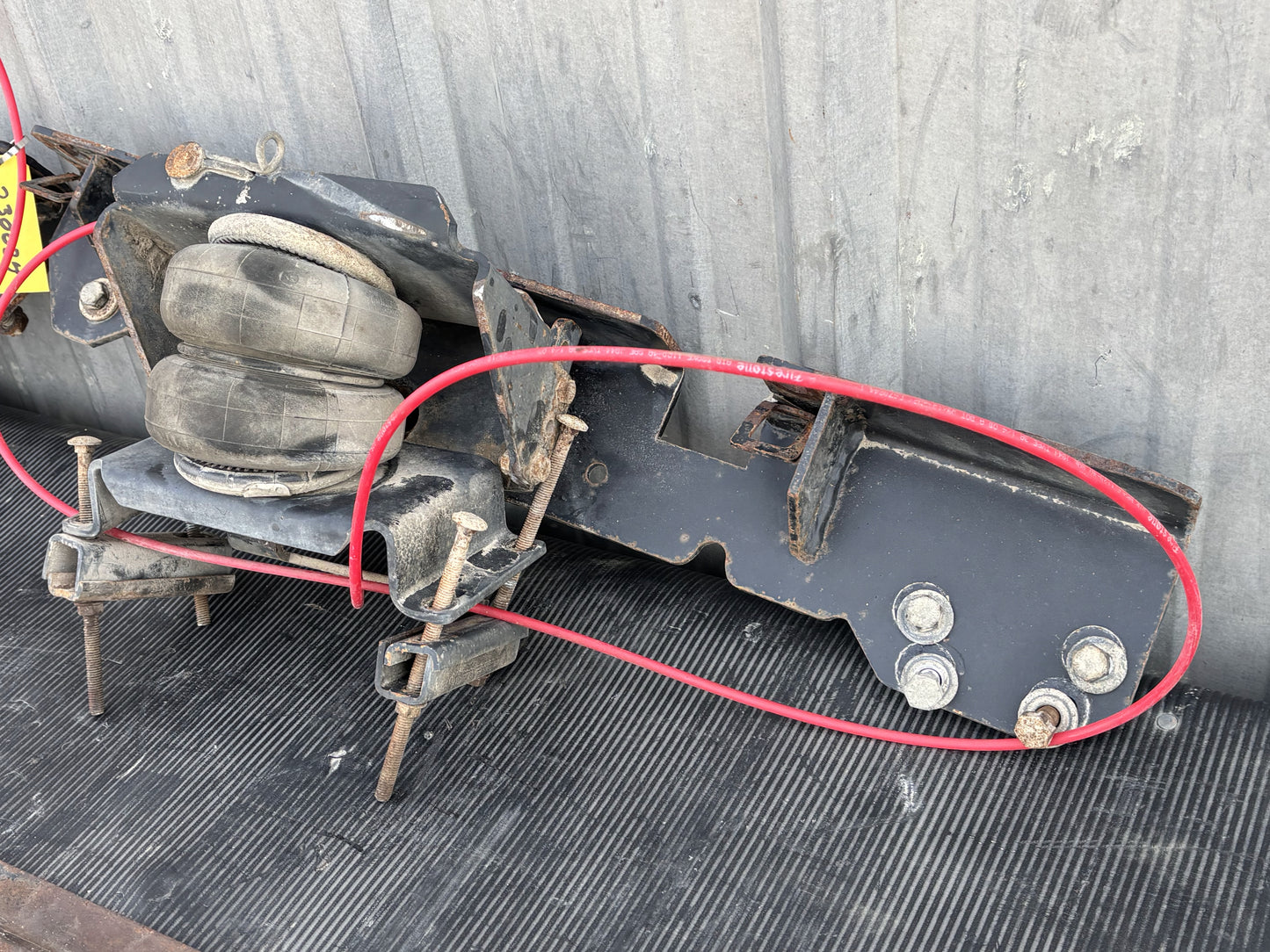 99-07 Ford F250 F350 5th Wheel Hitch Rail & Bracket Assembly