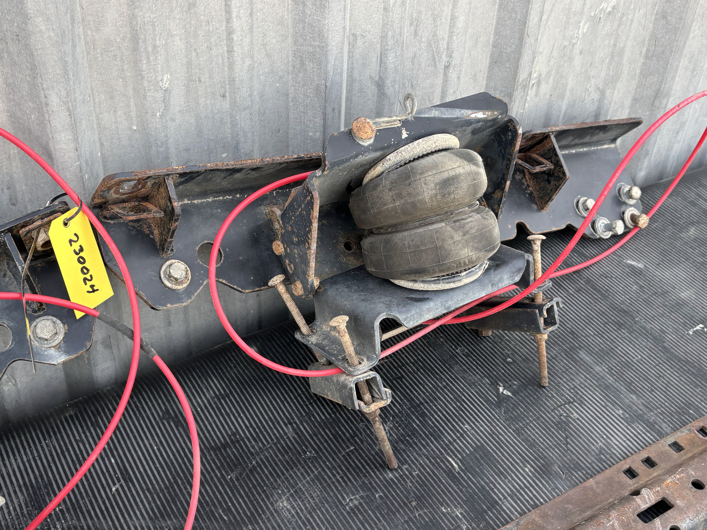 99-07 Ford F250 F350 5th Wheel Hitch Rail & Bracket Assembly