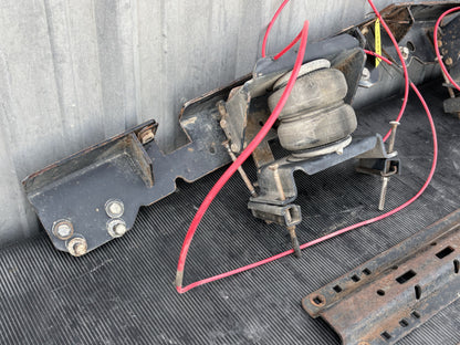 99-07 Ford F250 F350 5th Wheel Hitch Rail & Bracket Assembly