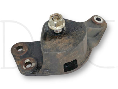 99-07 Ford F250 F350 2WD I-Beam Front Axle Pivot Mount Bracket Front RH Right