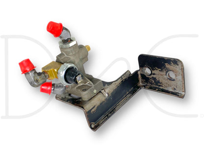 94-98 Ford F650 F750 F800 Brake Relay Control Valve 909828 W/ Bracket F0Ht-2A730