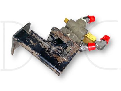 94-98 Ford F650 F750 F800 Brake Relay Control Valve 909828 W/ Bracket F0Ht-2A730