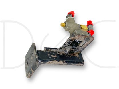 94-98 Ford F650 F750 F800 Brake Relay Control Valve 909828 W/ Bracket F0Ht-2A730