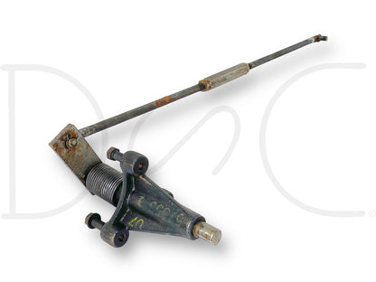 93-98 Ford F600 F650 F750 F800 Clutch Linkage Pivot Rod Arm Lever Assembly OEM
