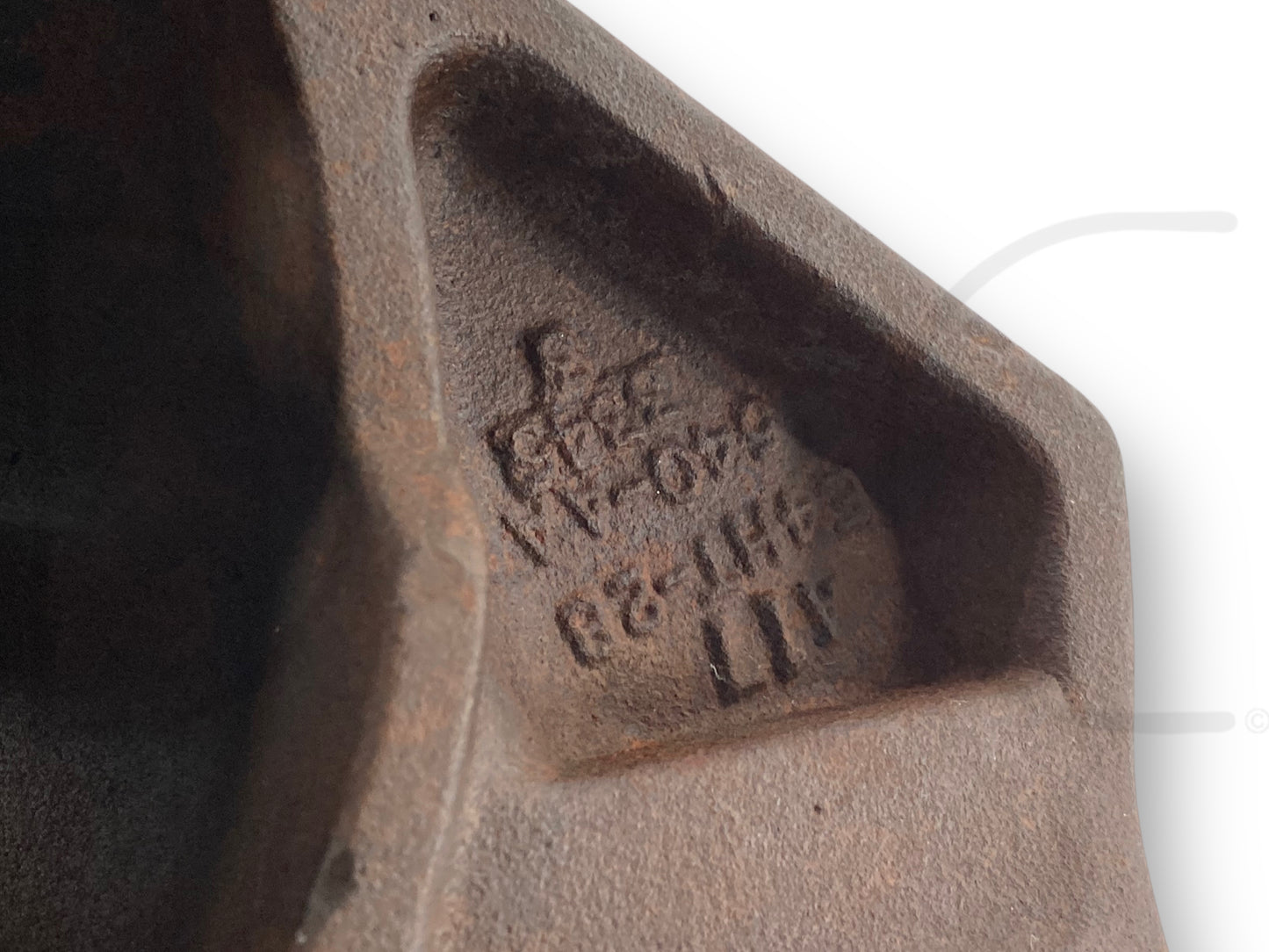 95-98 Ford F600 F650 F700 F800 Front Axle Steering Knuckle Spindle RH Right OEM