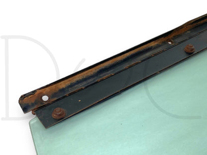1976 International IH 1086 Tractor RH Quarter Window Glass W/ Hinge 109319C2
