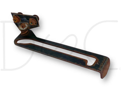 1976 International IH 1086 Tractor RH Right Quarter Window Latch Arm 111413C1