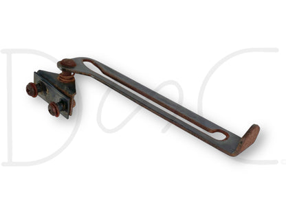 1976 International IH 1086 Tractor RH Right Quarter Window Latch Arm 111413C1
