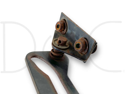 1976 International IH 1086 Tractor RH Right Quarter Window Latch Arm 111413C1