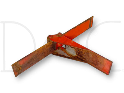 1976 International IH 1086 Tractor Air Cleaner Filter Latch 67980C2