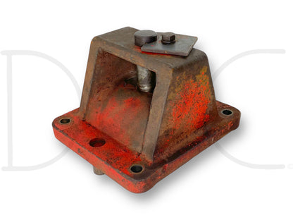 International IH 1086 Tractor Front Drawbar Pivot Support Bracket 108508C1