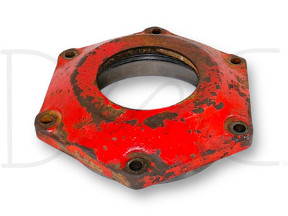 International IH 1086 1486 Tractor Rear Axle Housing Carrier Cap 528716R1
