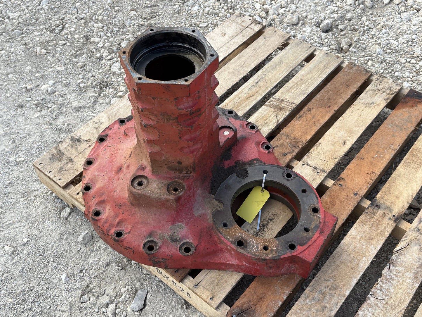 1976 International IH 1086 Tractor Rear Axle Housing Carrier 143528C1 380224R6