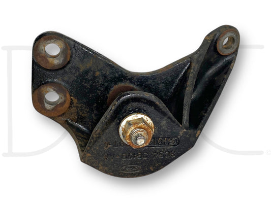 99-07 Ford F250 F350 2WD I-Beam Front Axle Pivot Mount Bracket Front RH Right