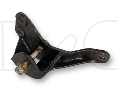 99-07 Ford F250 F350 2WD I-Beam Front Axle Pivot Mount Bracket Front RH Right