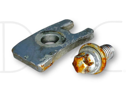 Gehl Sl 4840 Skid Steer Deutz F4M2011 Fuel Injector Retainer Clamp 4281147