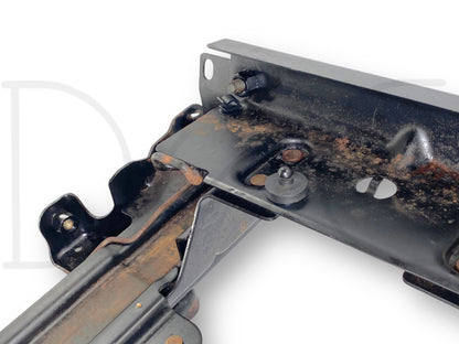 00-05 Ford Excursion Rear 2Nd Row RH Right Passenger Seat Base Mount Bracket