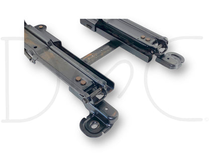 00-05 Ford Excursion Rear 2Nd Row RH Right Passenger Seat Base Mount Bracket