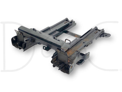 00-05 Ford Excursion Rear 2Nd Row RH Right Passenger Seat Base Mount Bracket