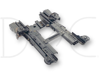 00-05 Ford Excursion Rear 2Nd Row RH Right Passenger Seat Base Mount Bracket