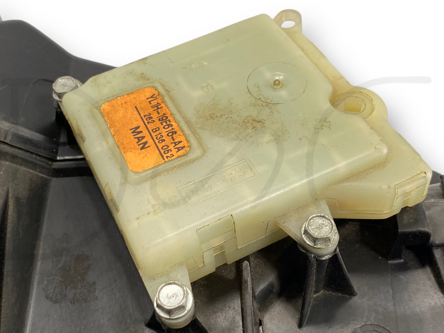 00-05 Ford Excursion Rear HVAC Air Box Blower Motor Housing OEM