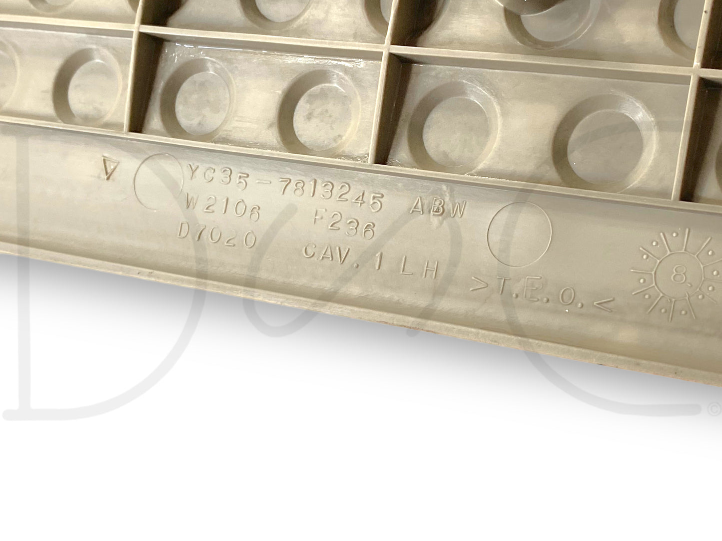 00-05 Ford Excursion LH Left Driver Rear Rocker Sill Trim Panel Tan OE