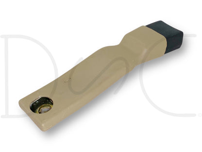 01-07 Ford F250 F350 RH Right Passenger Front Seat Belt Seatbelt Latch Buckle