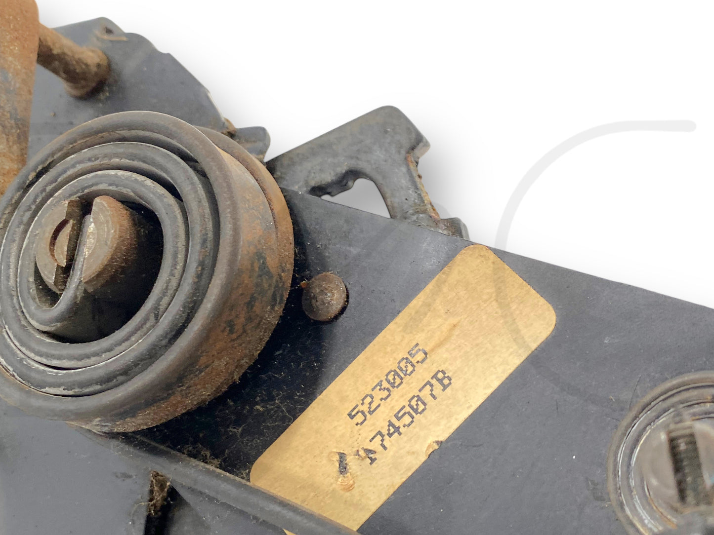 00-05 Ford Excursion 2Nd Row Rear Seat Back Fold Tilt Hinge Set RH Right