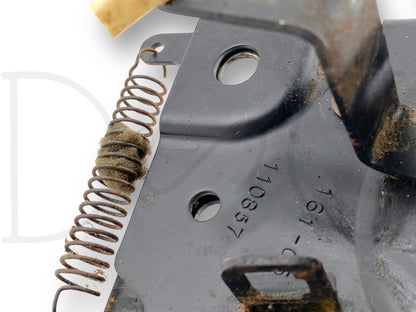 00-05 Ford Excursion 2Nd Row Rear Seat Back Fold Tilt Hinge Set RH Right