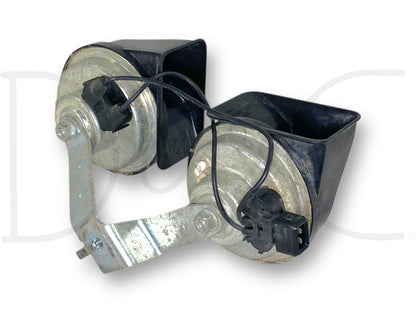 02-04 Ford F250 F350 Super Duty Horn Pair OEM Dual Note Horns