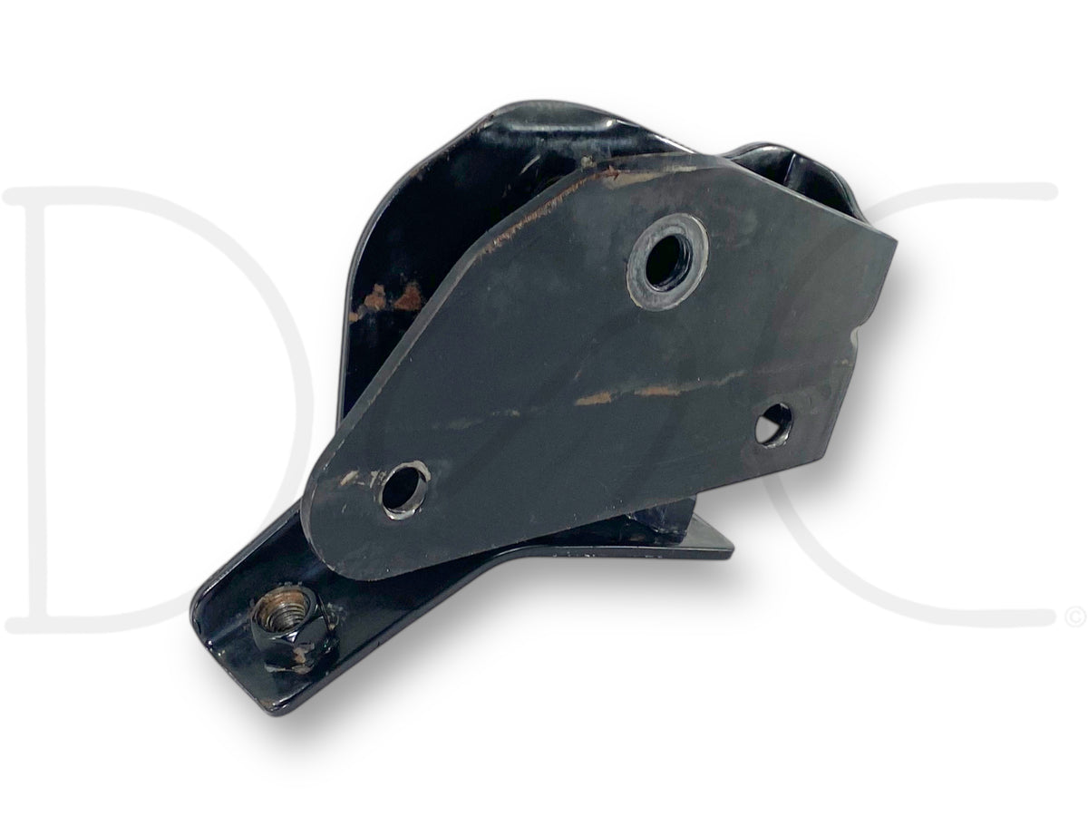 99-07 Ford F250 F350 2WD I-Beam Front Axle Pivot Mount Bracket Front LH Left OE, used with light wear, compatible with 1999-2007 Ford F-250 and F-350 trucks.