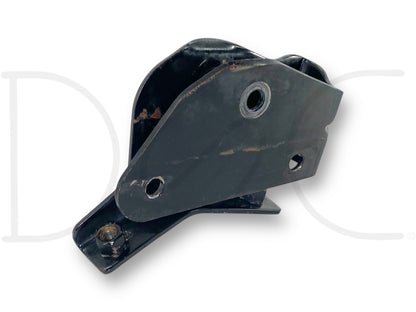 99-07 Ford F250 F350 2WD I-Beam Front Axle Pivot Mount Bracket Front LH Left OE, used with light wear, compatible with 1999-2007 Ford F-250 and F-350 trucks.