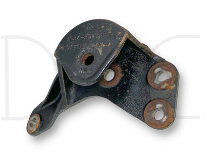 99-07 Ford F250 F350 2WD I-Beam Front Axle Pivot Mount Bracket Front RH Right