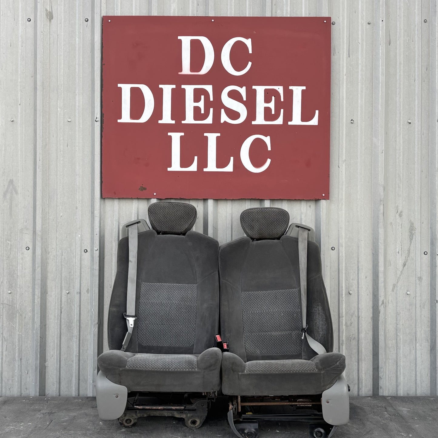 01-07 Ford F250 F350 Extended Cab Front Seat Set LH & RH Gray Cloth