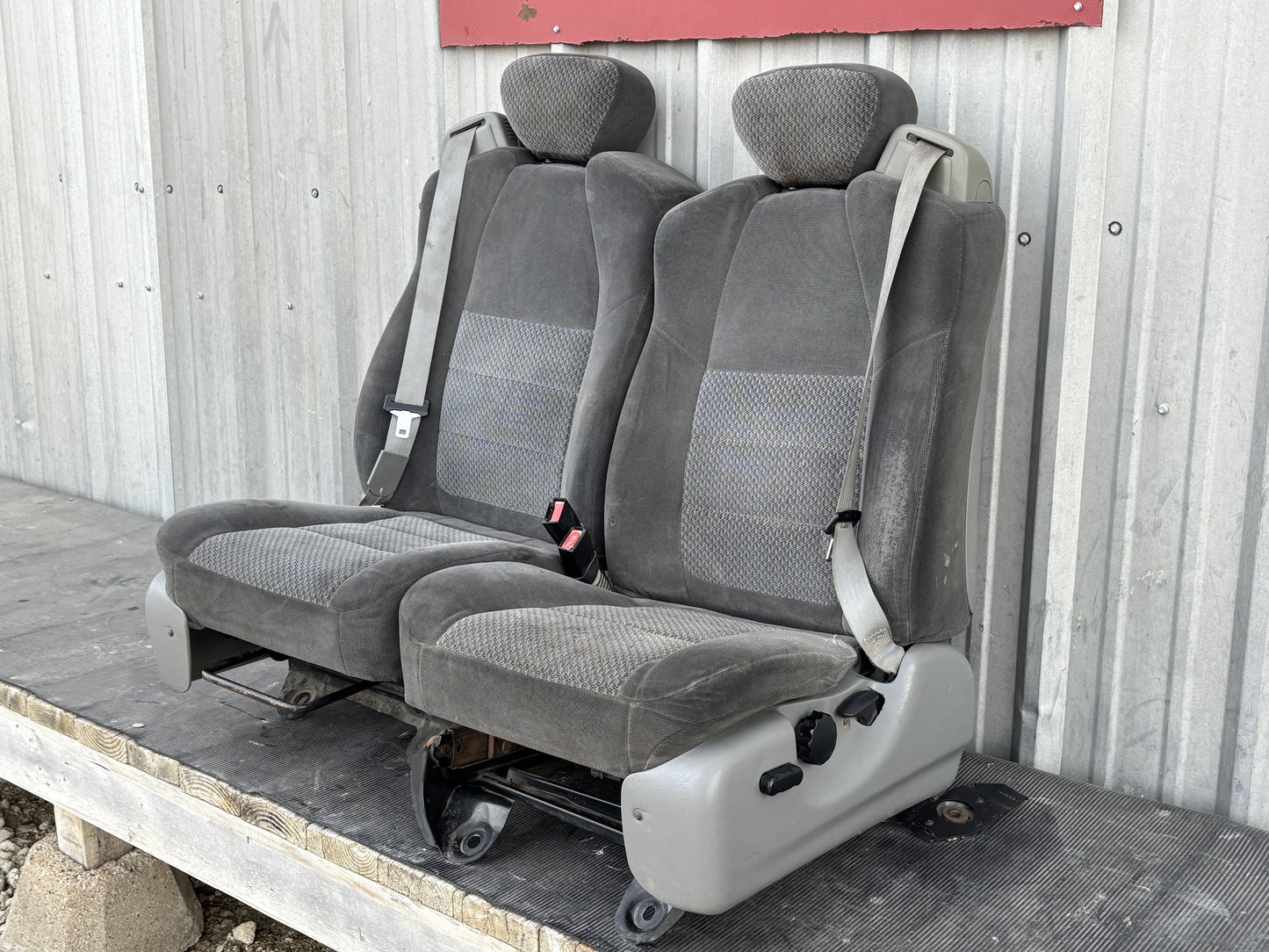 01-07 Ford F250 F350 Extended Cab Front Seat Set LH & RH Gray Cloth