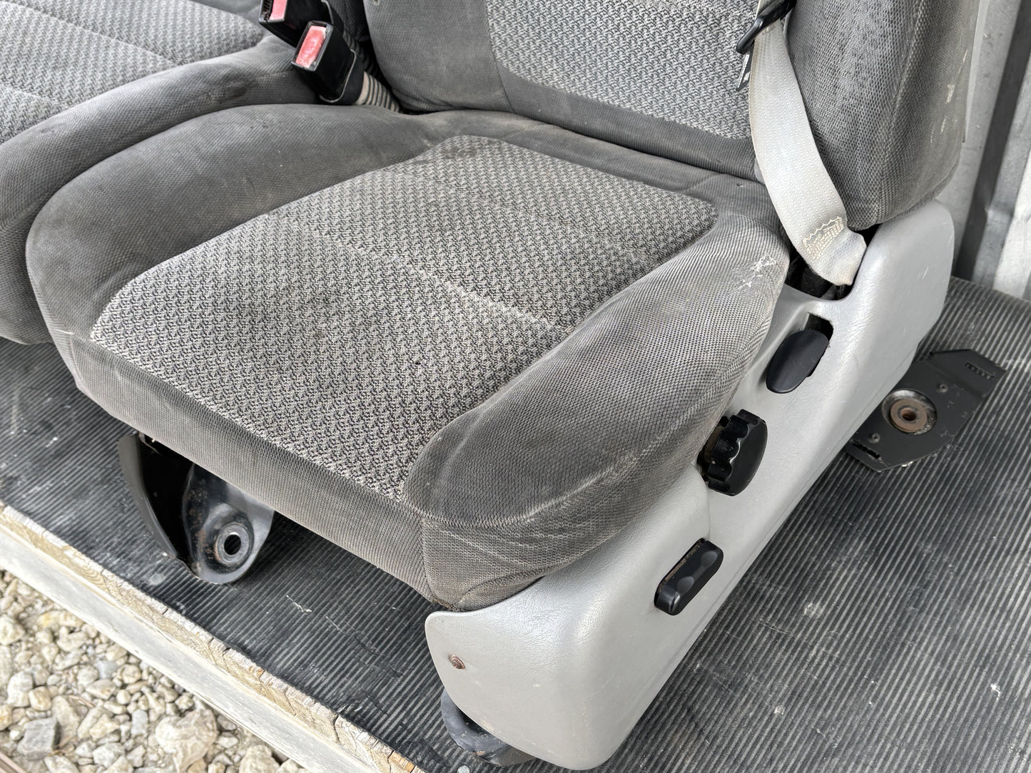01-07 Ford F250 F350 Extended Cab Front Seat Set LH & RH Gray Cloth