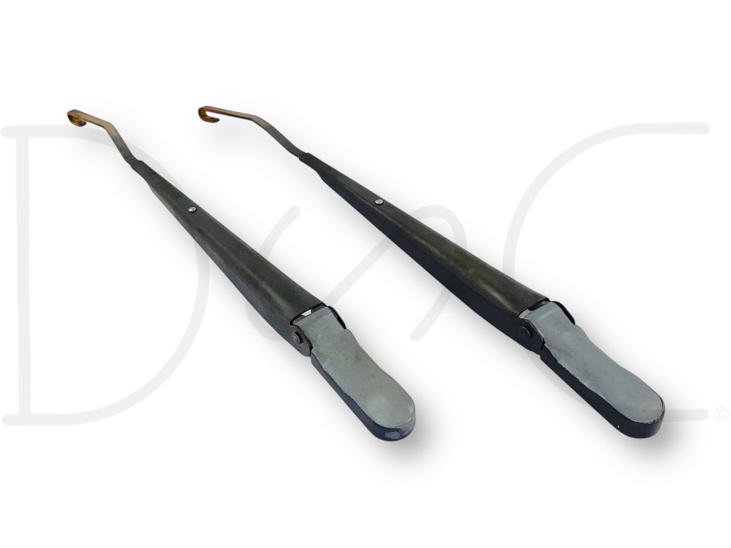 99-07 Ford F250 F350 Windshield Wiper Arm Set Pair RH Right LH Left OEM Arms with used good condition, light wear and fading suitable for Super Duty trucks.