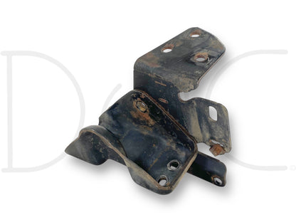 00-03 Ford F250 F350 LH Left Driver Front Leaf Spring Hanger Crash Bar Bracket