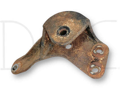 99-07 Ford F250 F350 2WD I-Beam Front Axle Pivot Mount Bracket Front RH Right