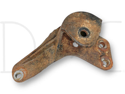 99-07 Ford F250 F350 2WD I-Beam Front Axle Pivot Mount Bracket Front RH Right