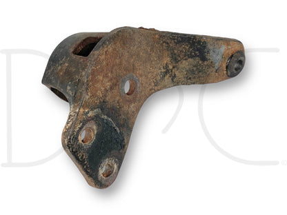 99-07 Ford F250 F350 2WD I-Beam Front Axle Pivot Mount Bracket Front RH Right